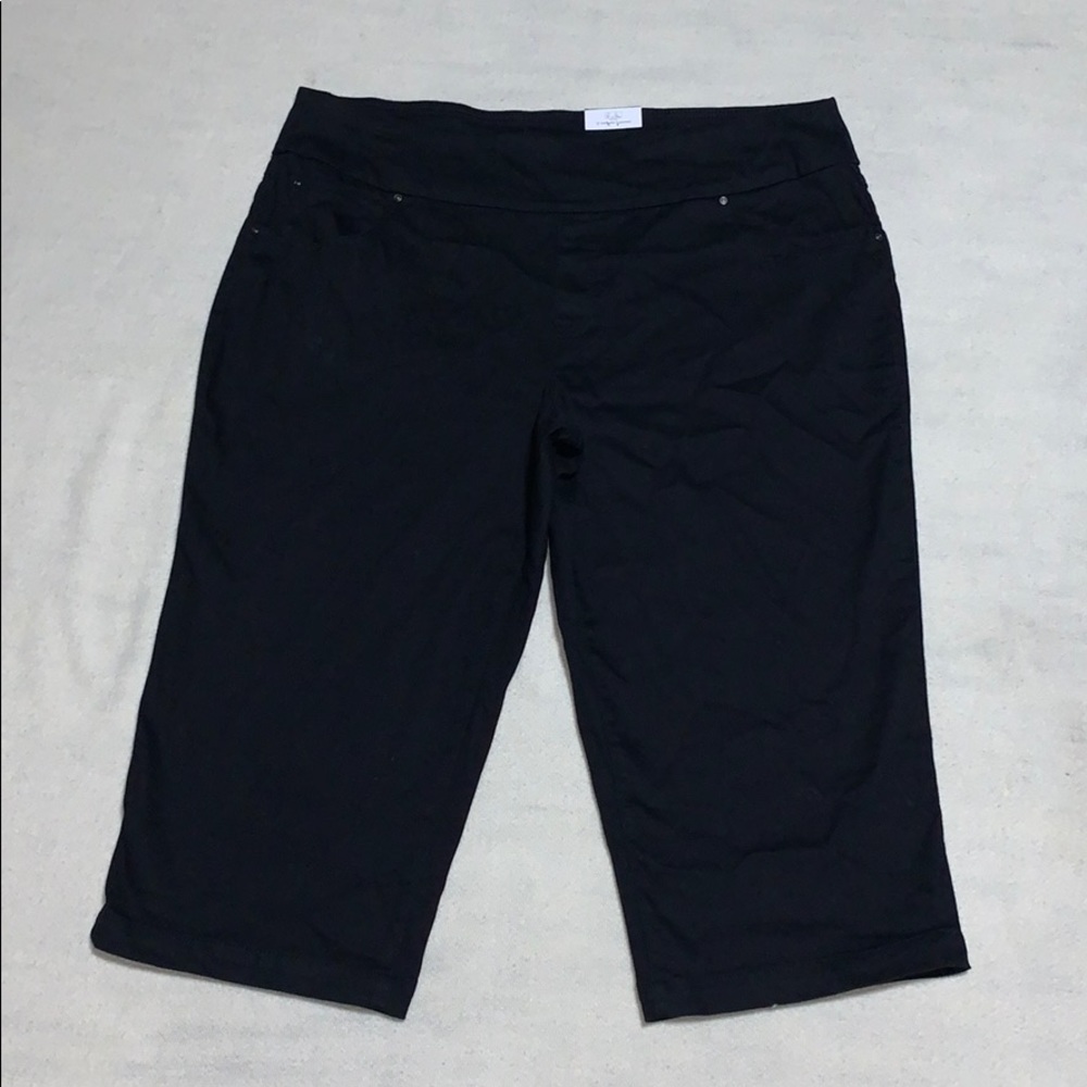 Plus size Woven Pull-on Capri